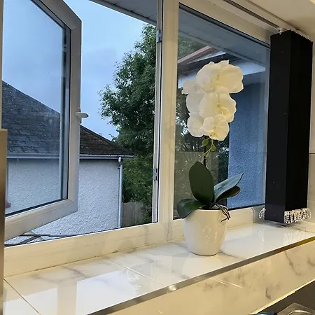 Ak Serviced Apartments Blue House Cardiff Exterior photo