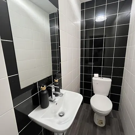 Ak Serviced Apartments Blue House Cardiff Exterior photo
