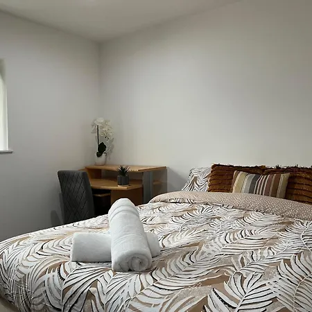 Ak Serviced Apartments Blue House Cardiff Exterior photo
