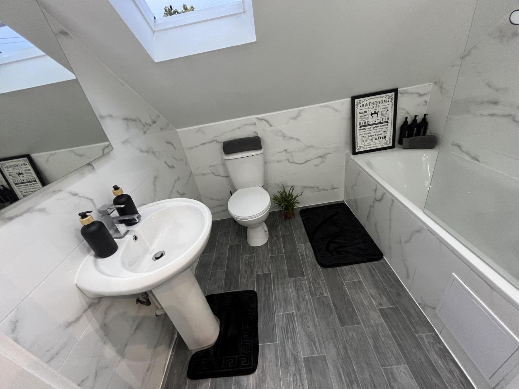 Apartment Ak Serviced Blue House Cardiff